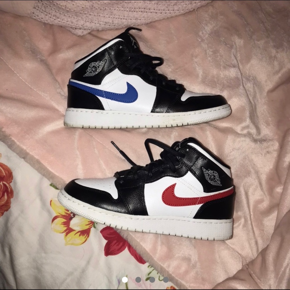 Nike air jordan mid multi color swoosh 6Y